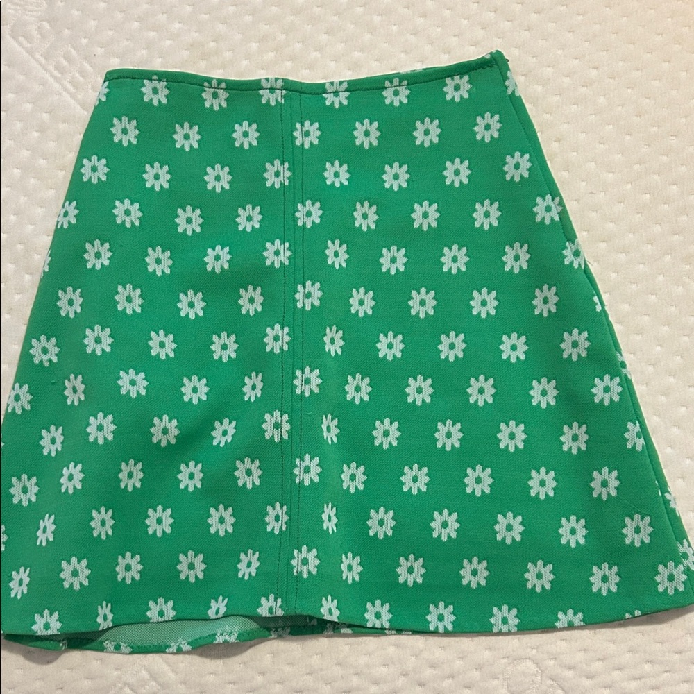 Vintage. Chic Green Floral A-Line Skirt